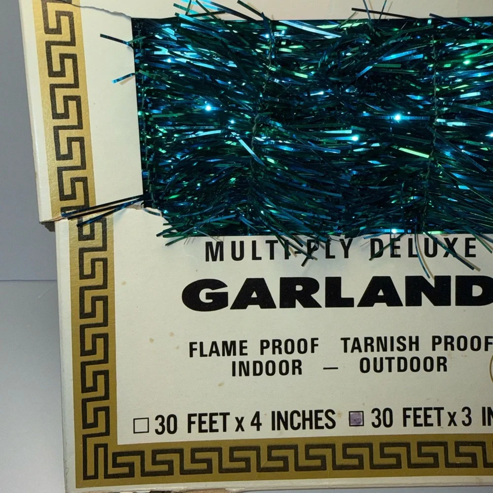 Vintage Tree World Multi-Ply Deluxe Garland